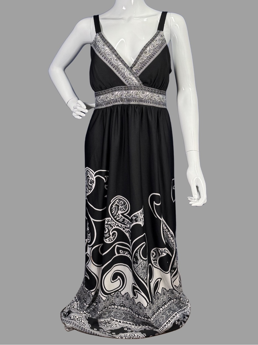 Snap Black and White Paisley Maxi Dress